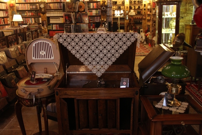 "Gramofhan"da kuşaklar arası bağ kuruyor